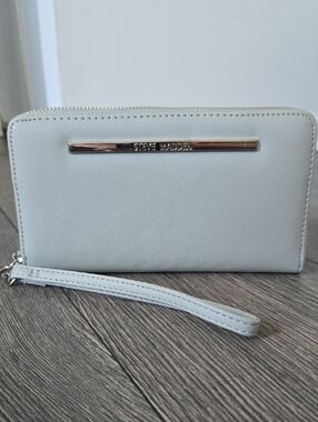 Steve Madden Light Gray Zip Around Wristlet Wallet Quiet Luxury Minimalist Y2K